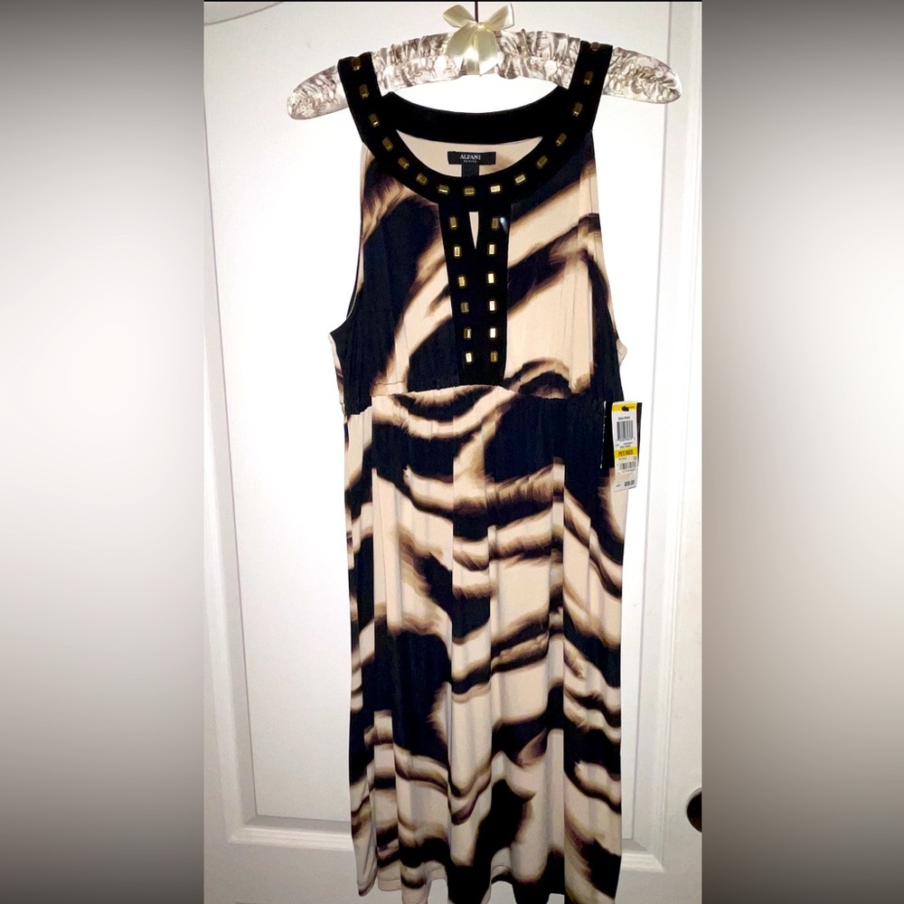 Alfani Animal print dress NWT  Petite Meduim